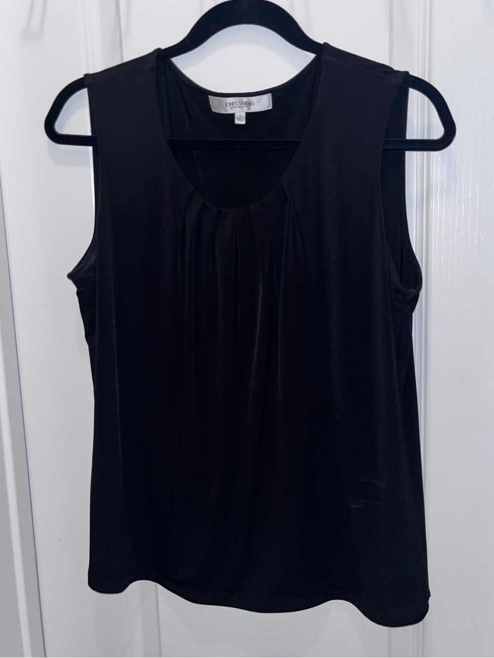 Jones Studio Black Sleeveless Too Pleated Front Size L